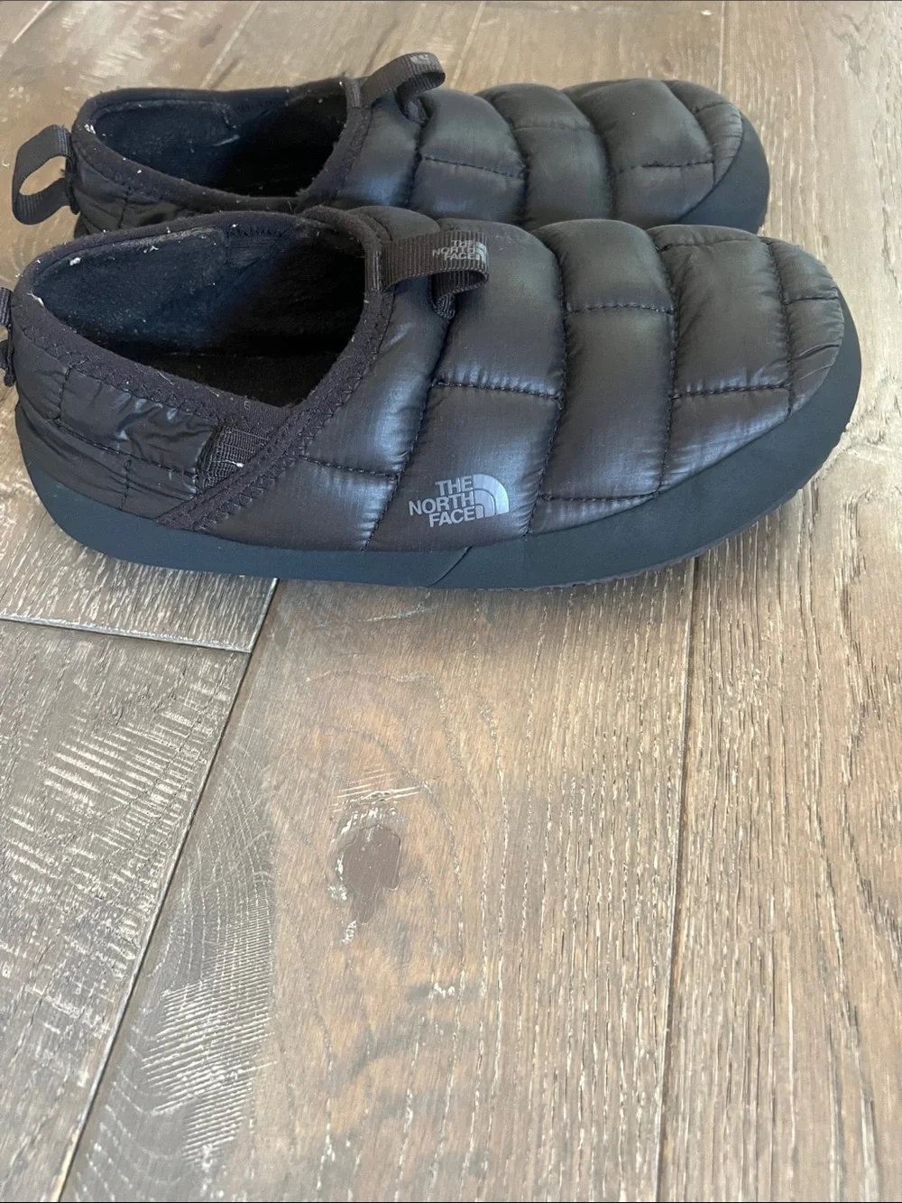 The North Face Quilted Insulated Slip-On slippers- Black